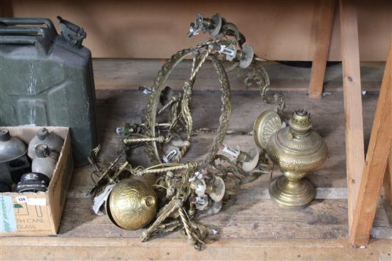 Large brass ceiling light/chandelier(-)